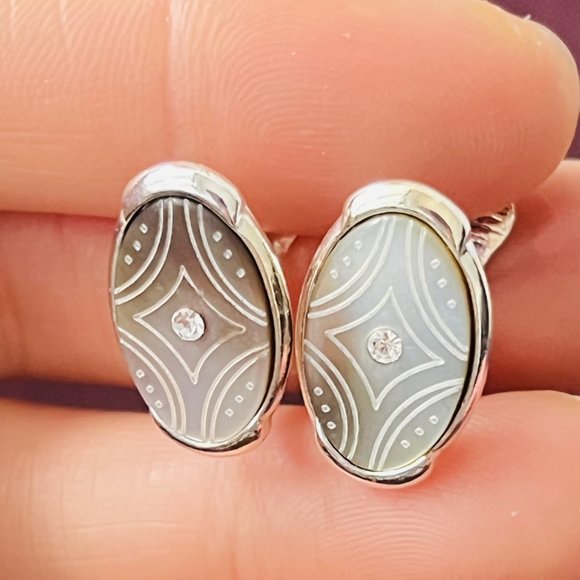 Vintage MONET Natural Rainbow Mother of Pearl Shell Clip Earrings w/Rhinestone - Picture 7 of 12